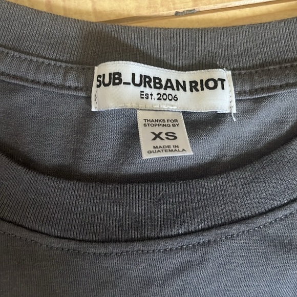 LOVE MORE TEE Sz xs - Picture 3 of 3